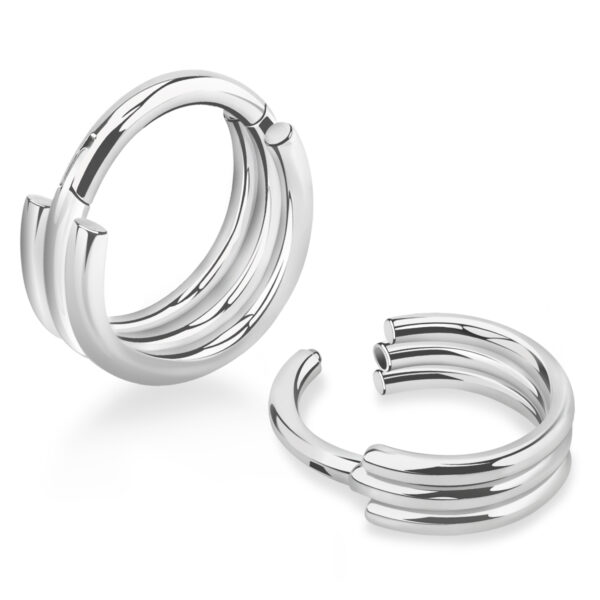 Disponibile in argento, questo clicker è completamente nickel-free, ipoallergenico e biocompatibile, ideale anche per pelli sensibili.