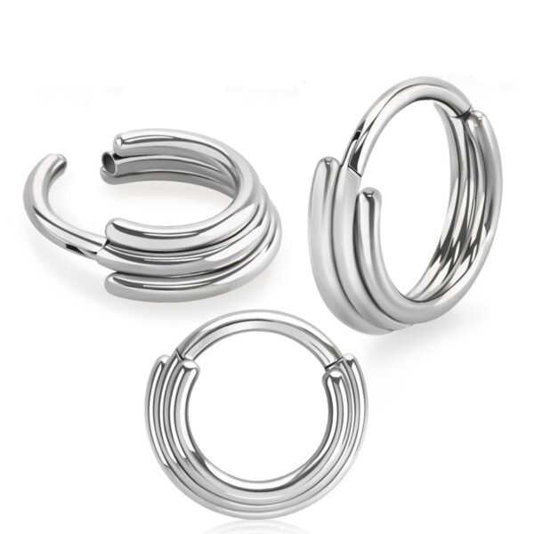 T Clicker Alexa è un piercing formato da tre cerchietti di grandezze differenti dal più grande al più piccolo