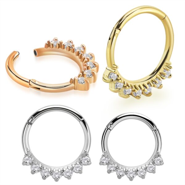 Il S Clicker Seven è un gioiello elegante e versatile, studiato per chi desidera un accessorio sofisticato che unisca design raffinato e funzionalità avanzate. Disponibile in due finiture esclusive – acciaio super lucido e oro ultra brillante con finitura a specchio – il S Clicker Seven è perfetto per aggiungere un tocco scintillante e distintivo al tuo look. Le sette foglioline impreziosite da zirconi taglio diamante conferiscono un effetto luminoso e raffinato, rendendo questo cerchietto l’ideale per chi ama esprimere stile e personalità attraverso i dettagli