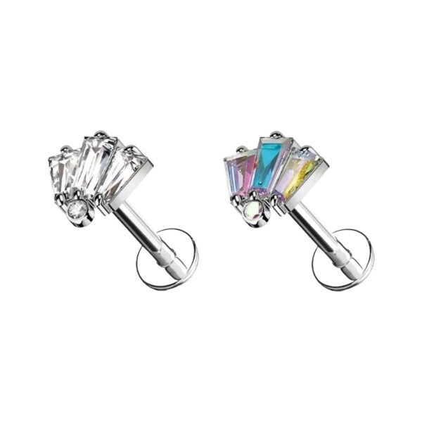 Il Titanio F136 è completamente senza nichel, garantendo comfort per pelli sensibili. La sterilizzabilità assicura che il gioiello mantenga l'igiene necessaria. La finitura ultra lucida dona un aspetto perfetto e senza imperfezioni, che non cambia nel tempo